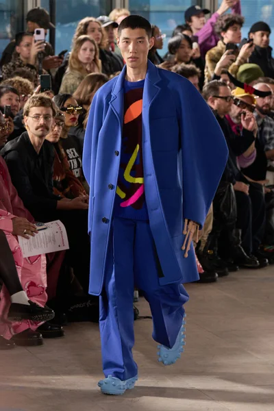 Look 25